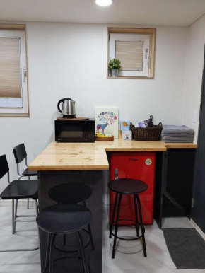 Cozy apartment near Hongdae Sogang Ewha